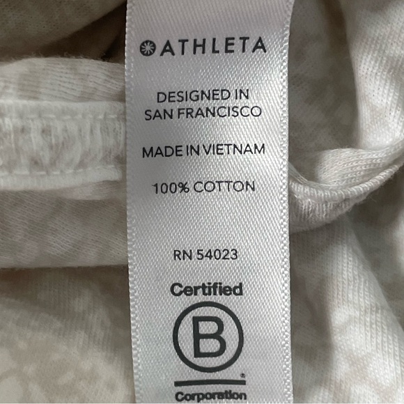 New! Athleta Organic Daily Snake Print Tee white nwt 35273 - Picture 13 of 14